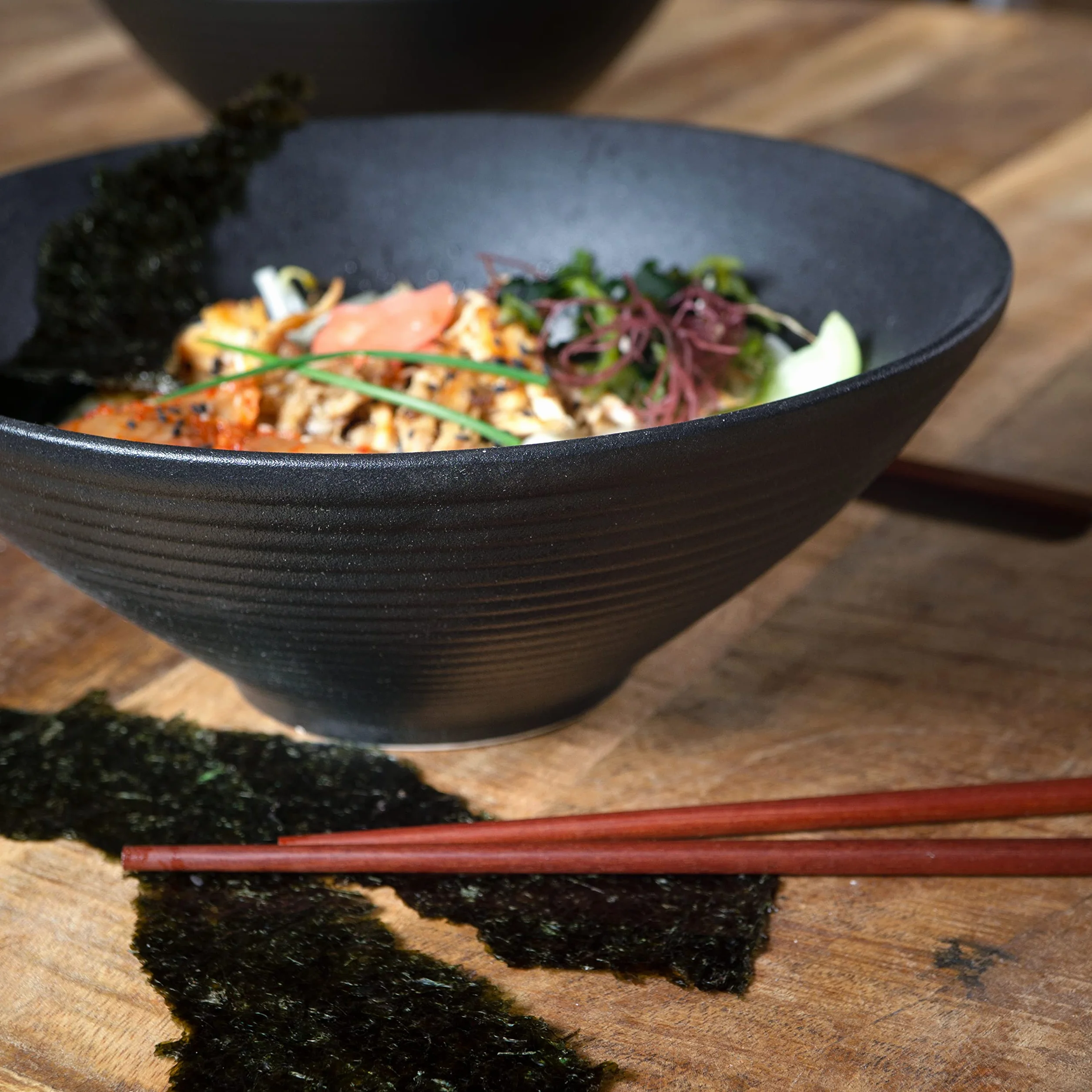 Moritz & Moritz 4 x ceramiczna miska ramen – 800-1300 ml – 24 cm Ø – czarny zestaw dla 4 osób – do zupy, pho i sushi bowl – w zestawie pałeczki i łyżeczka