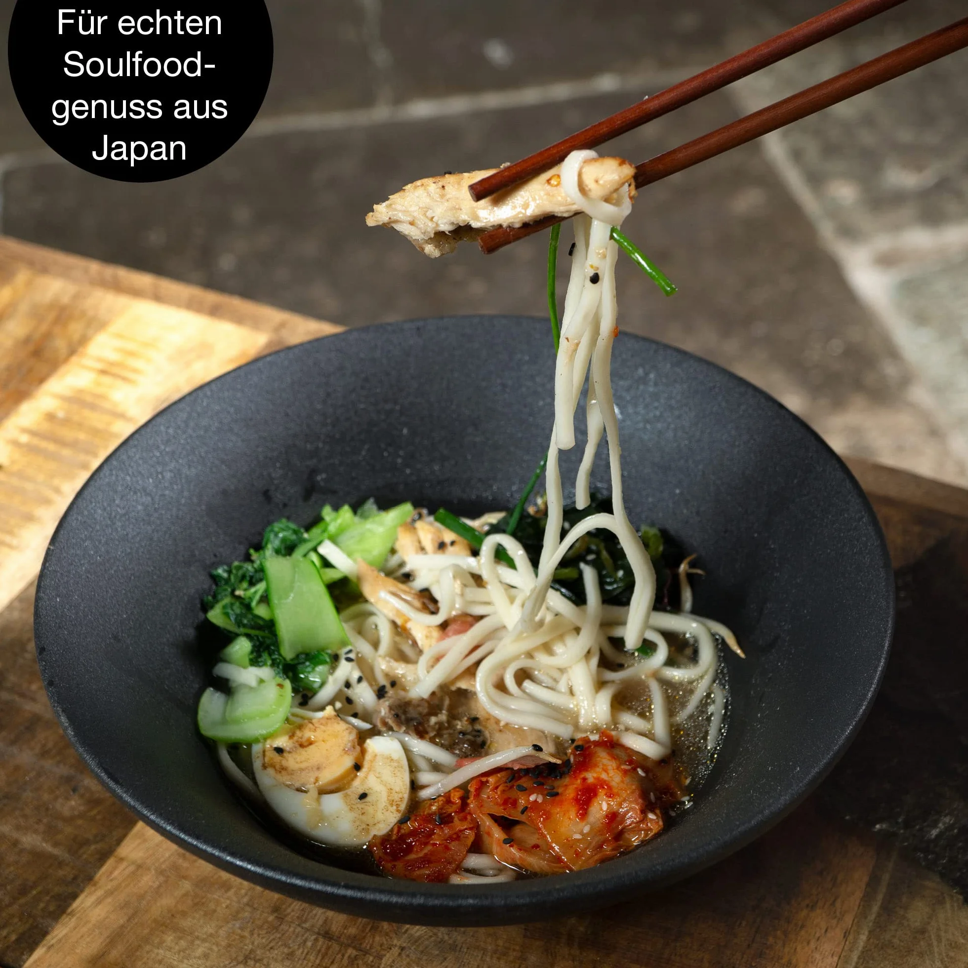Moritz & Moritz 4 x ceramiczna miska ramen – 800-1300 ml – 24 cm Ø – czarny zestaw dla 4 osób – do zupy, pho i sushi bowl – w zestawie pałeczki i łyżeczka